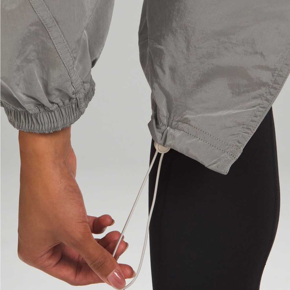 lululemon athletica Gray Utility Rain Jacket Lightweight Relaxed Fit NWOT - Picture 6 of 14